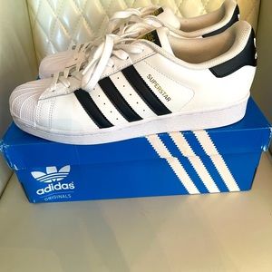 LIKE NEW Adidas Superstar Women’s Sneakers Black White Gold size 10